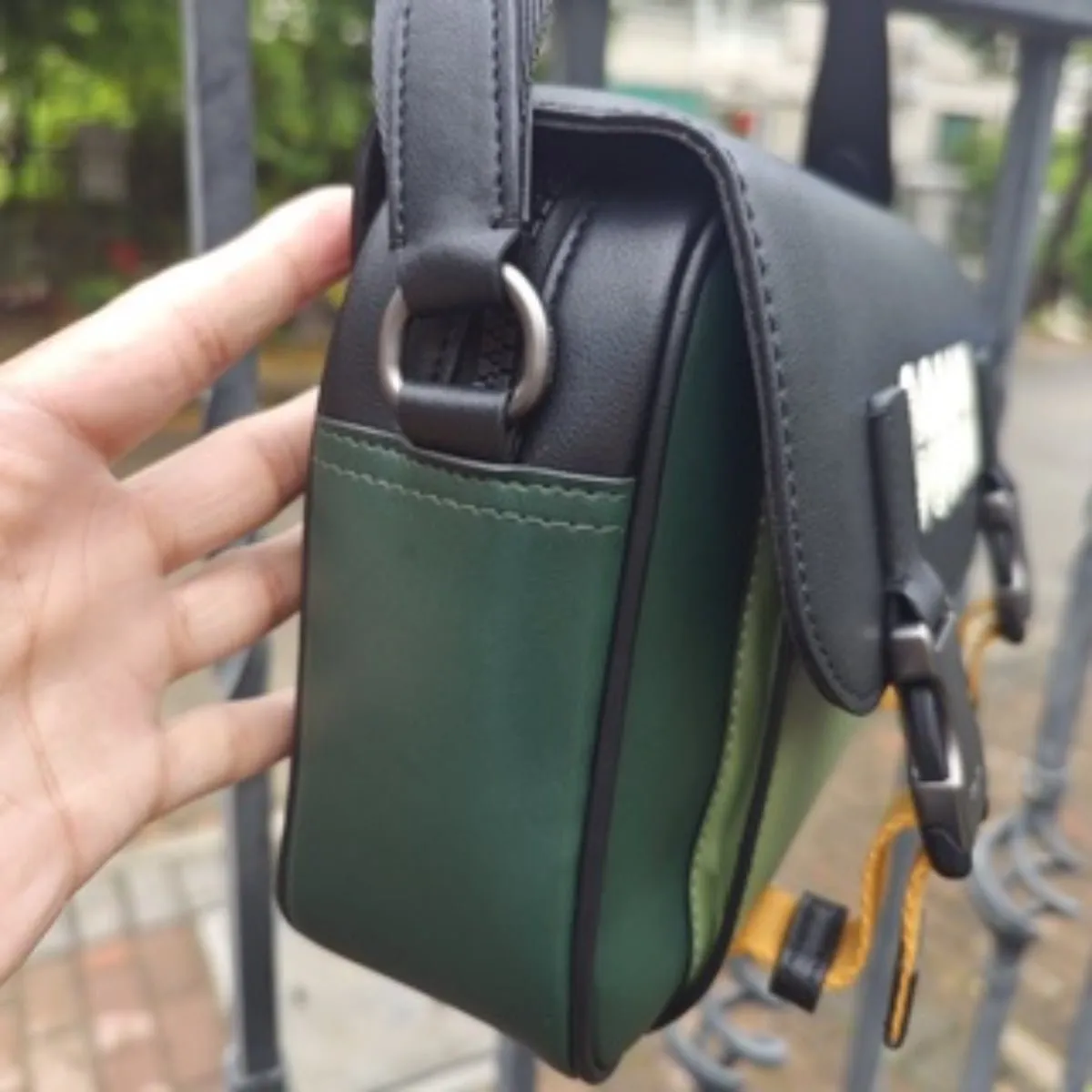 Coach Mens Medium Messenger Bag In Green - 6657