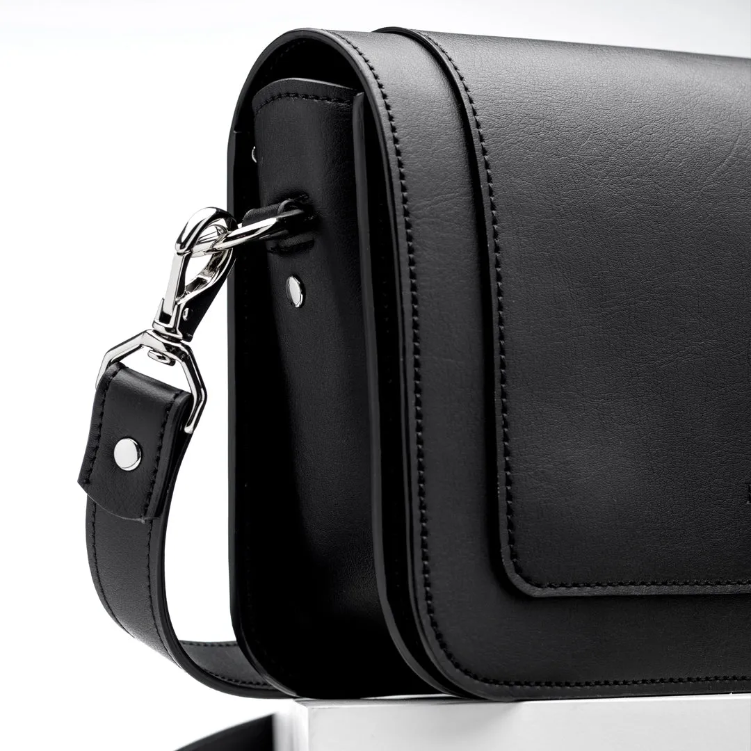 Evie & Flo Hilma Messenger Bag Black