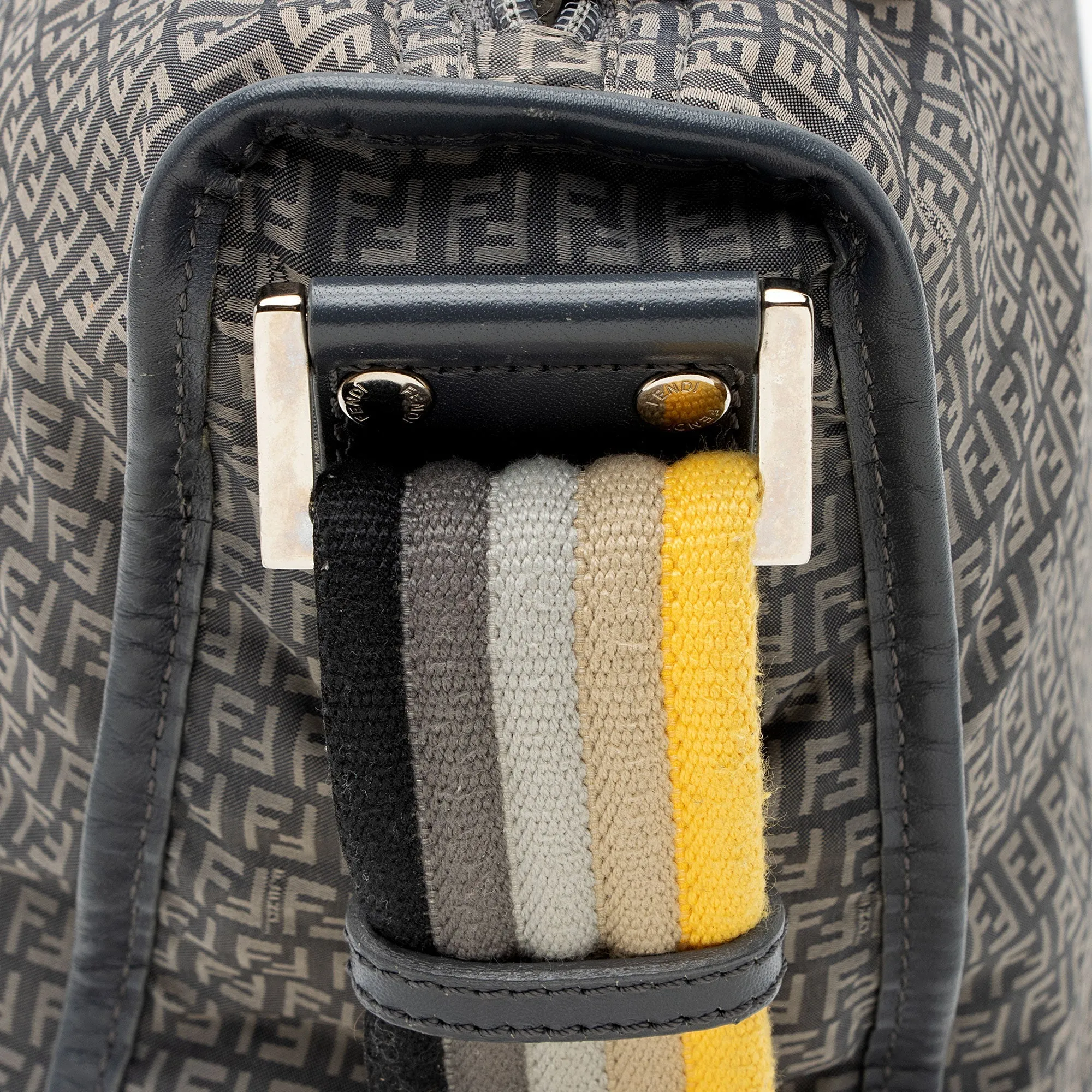 Fendi Nylon Zucchino Messenger (SHF-hFuRrv)