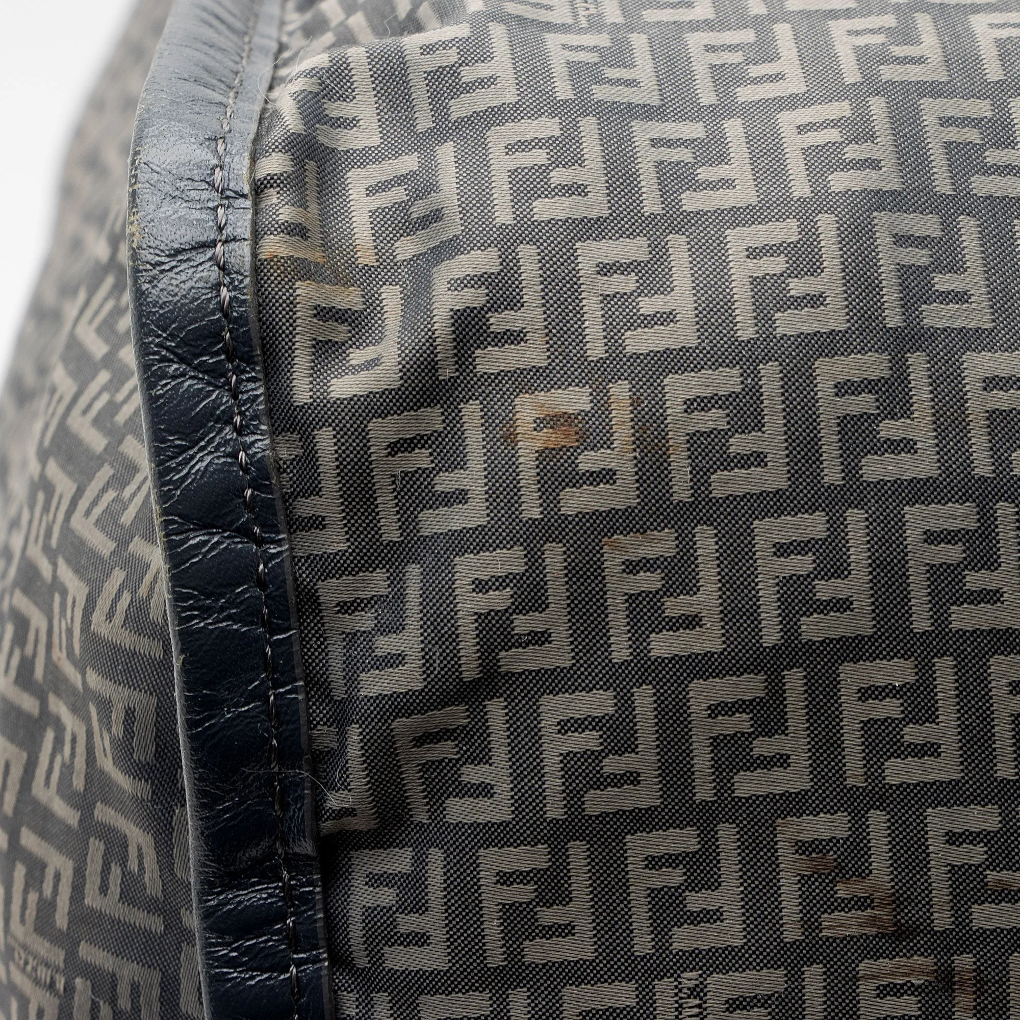 Fendi Nylon Zucchino Messenger (SHF-hFuRrv)