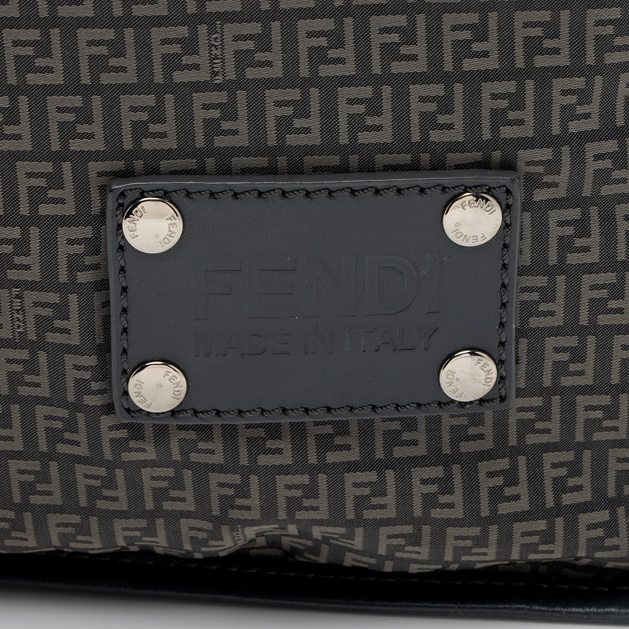 Fendi Nylon Zucchino Messenger (SHF-hFuRrv)
