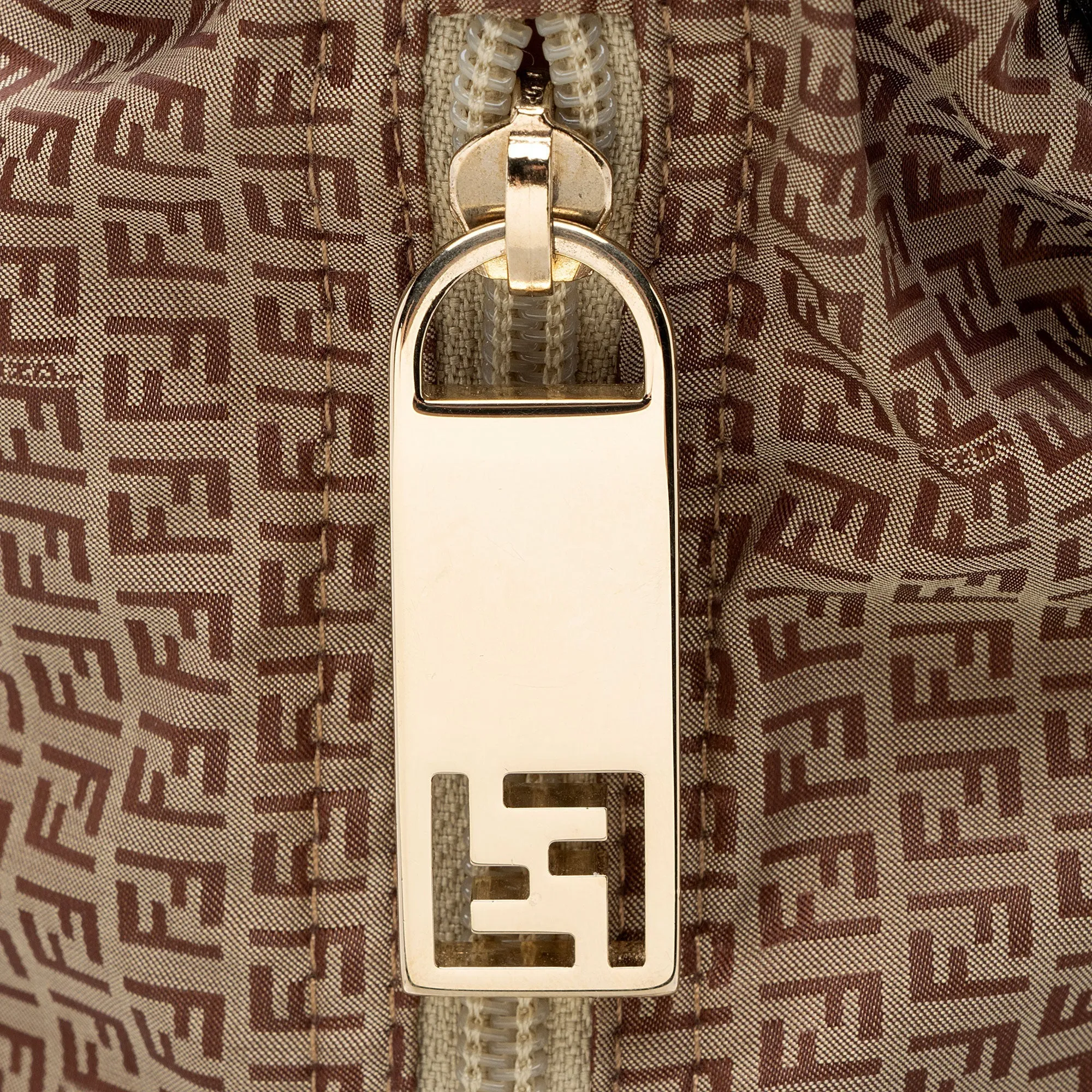 Fendi Nylon Zucchino Messenger (SHF-krqVCN)